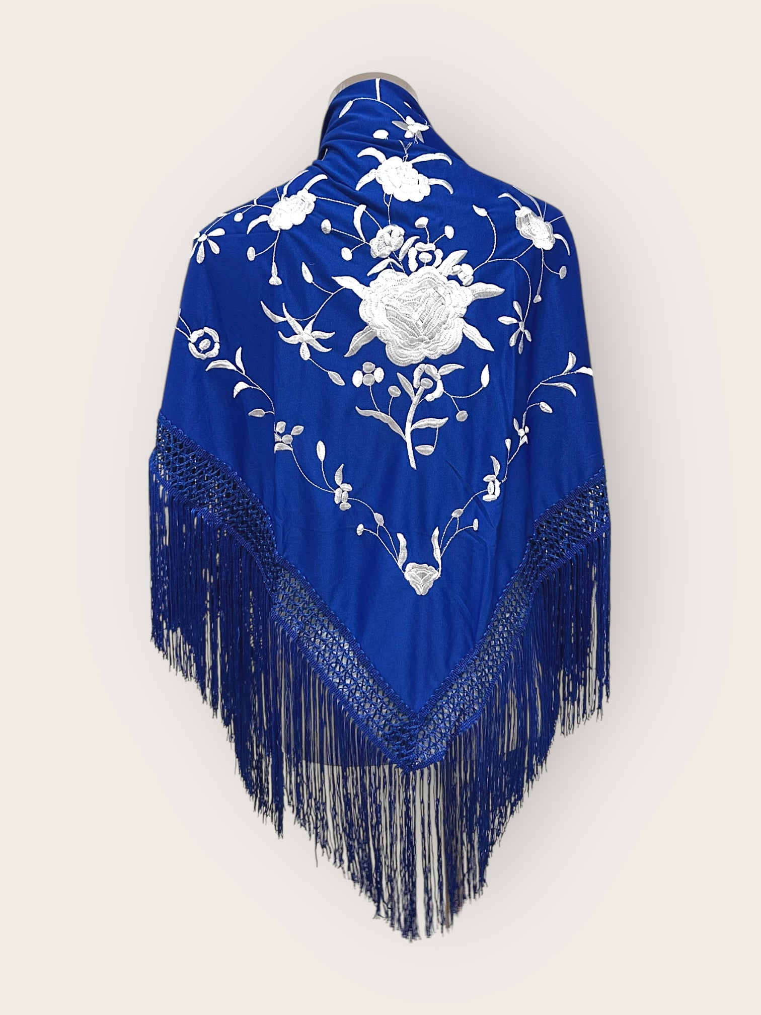 Mantoncillo Azul Eléctrico bordado Blanco