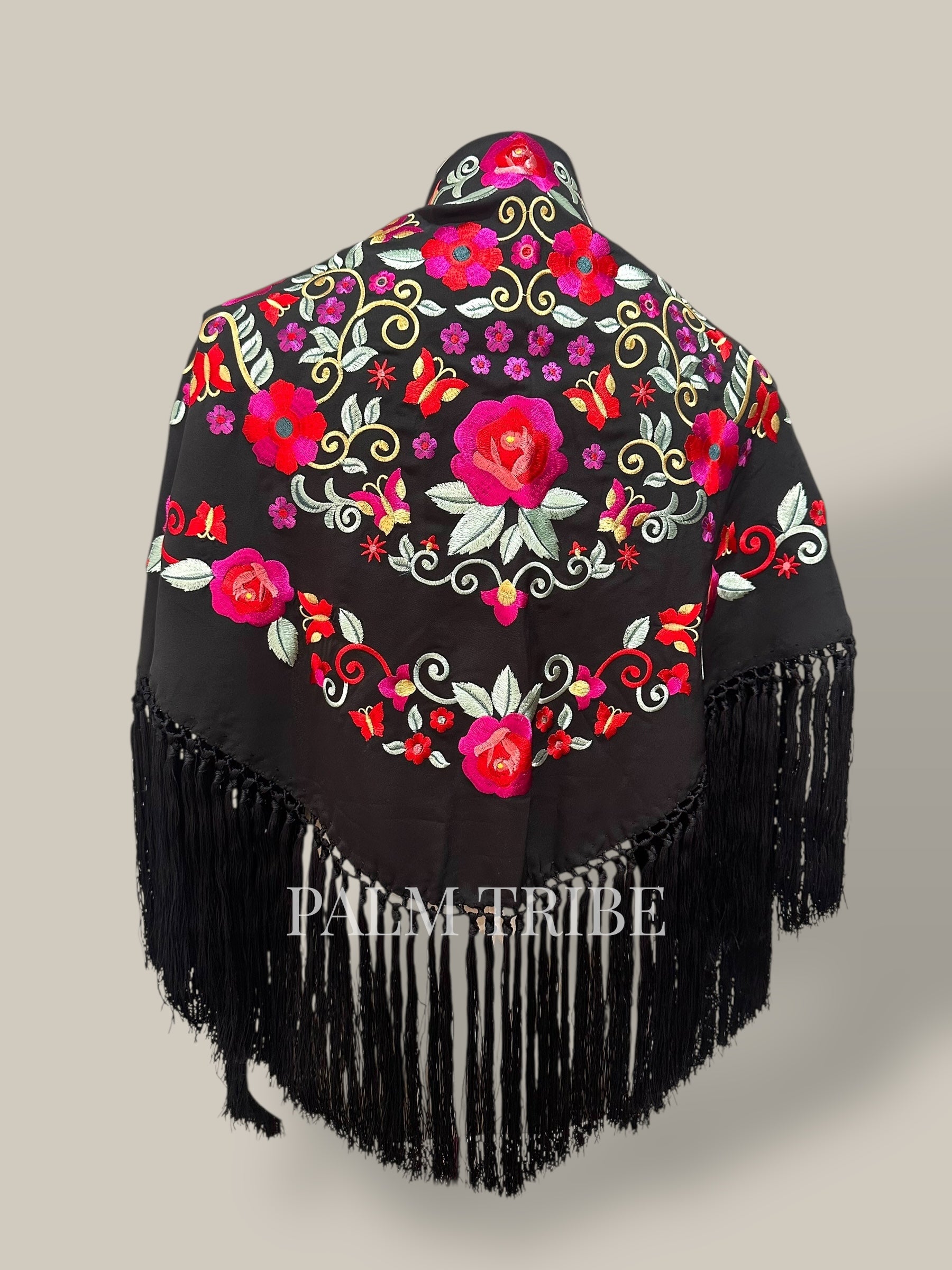 Mantoncillo fantasía negro bordado  colores