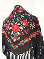Mantoncillo Clavelines Negro Bordado Rojo