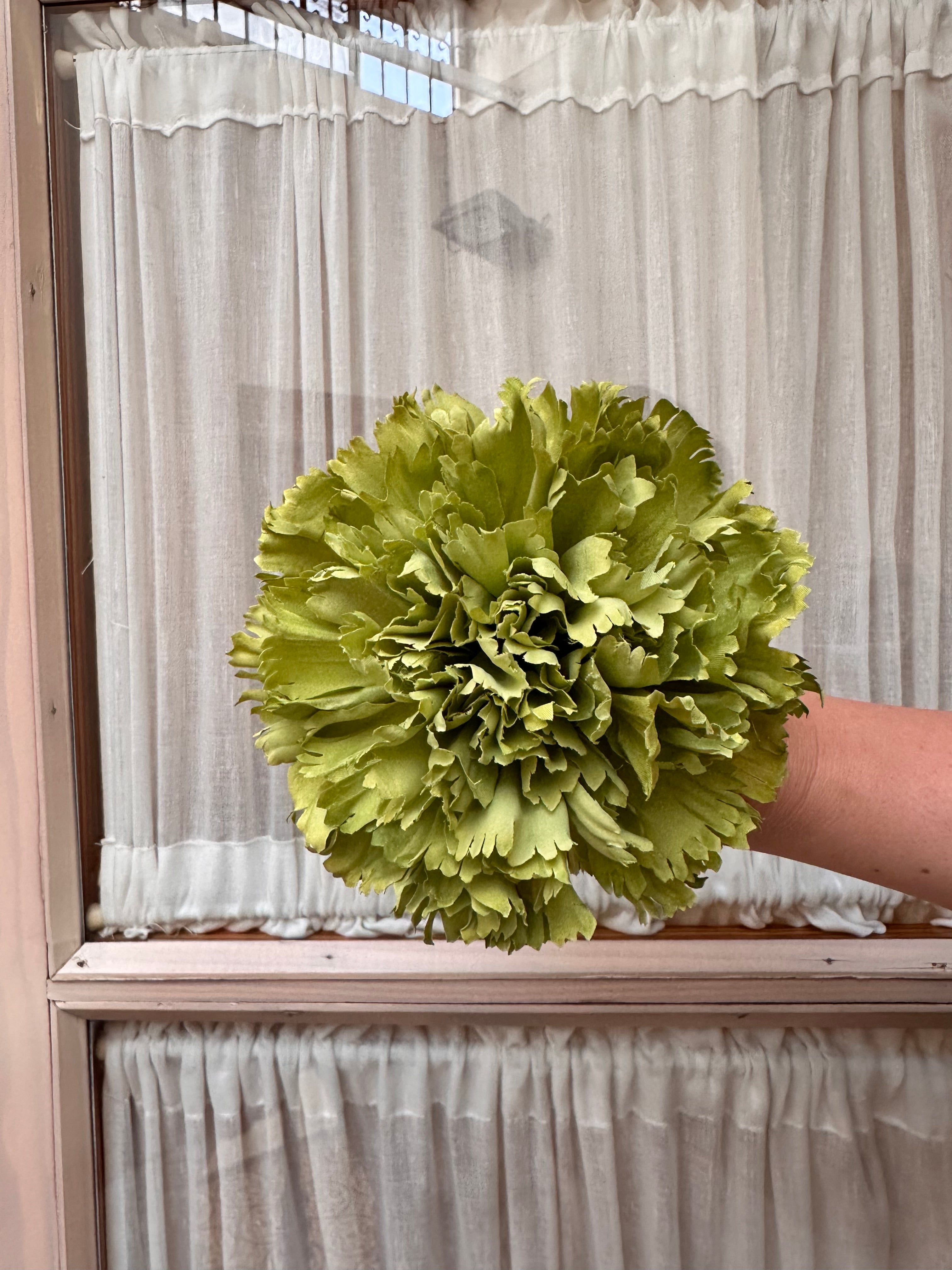 Clavel mediano pistacho