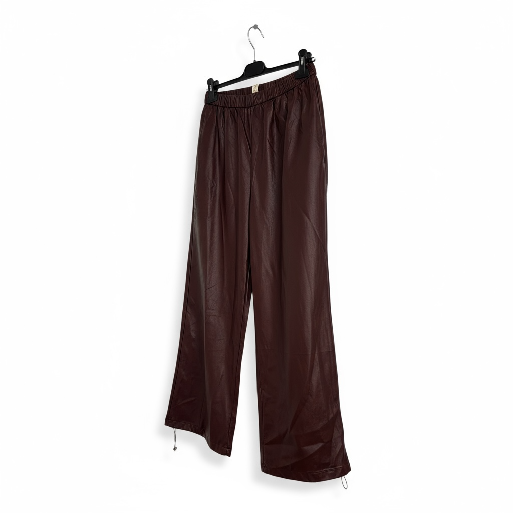 Pantalón polipiel bajo ajustable