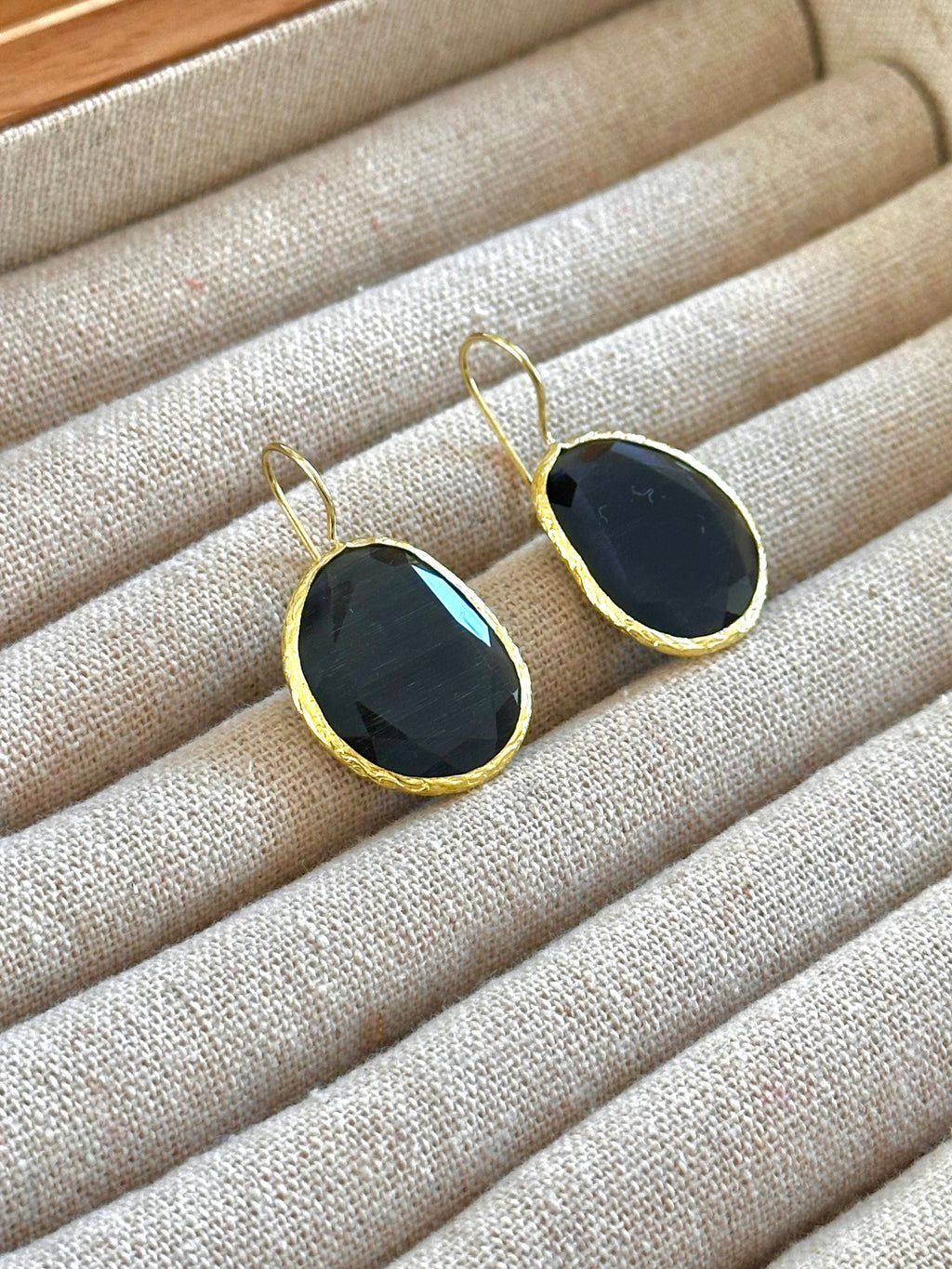 Pendientes óvalo negro