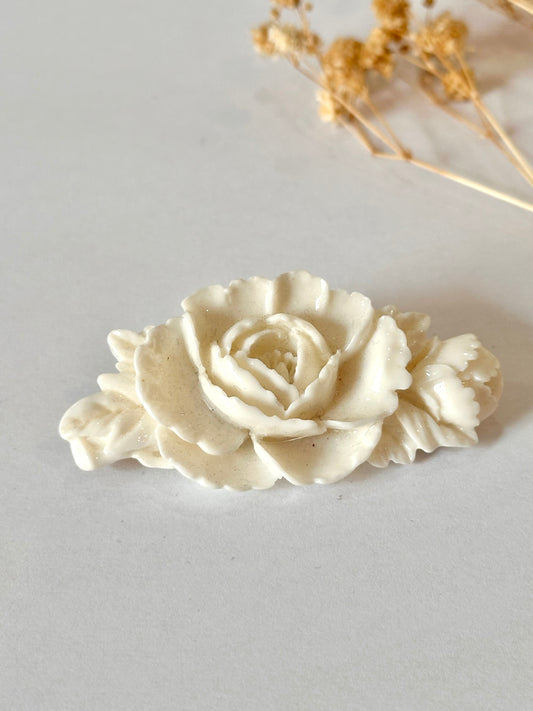 Broche rosa blanco