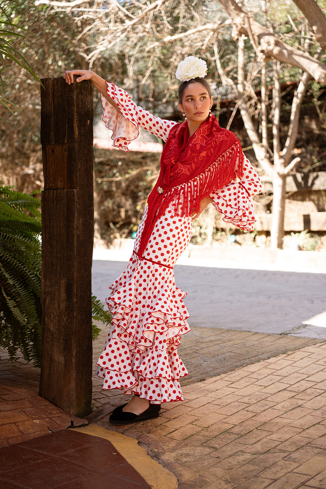 Traje de flamenca - Modelo Catalina Blanco Lunar rojo