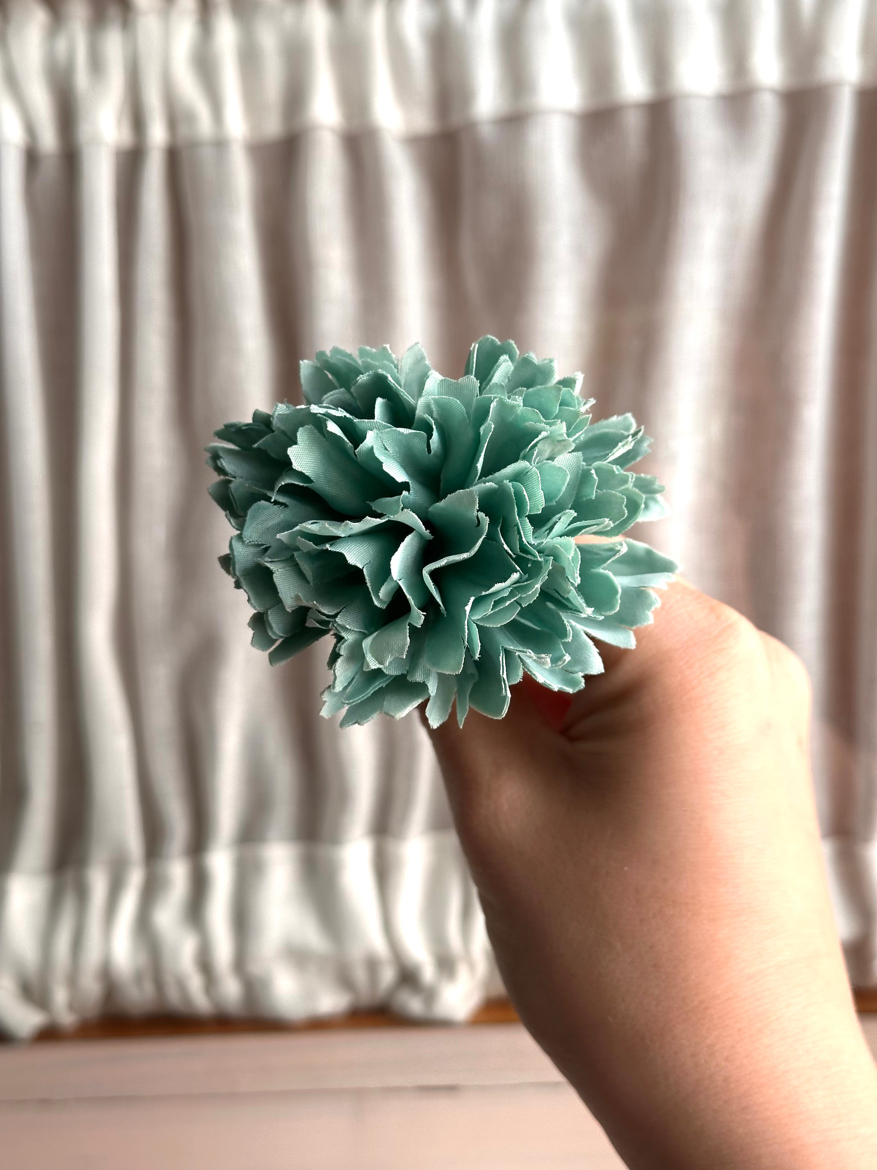 Clavel pequeño verde jabonoso