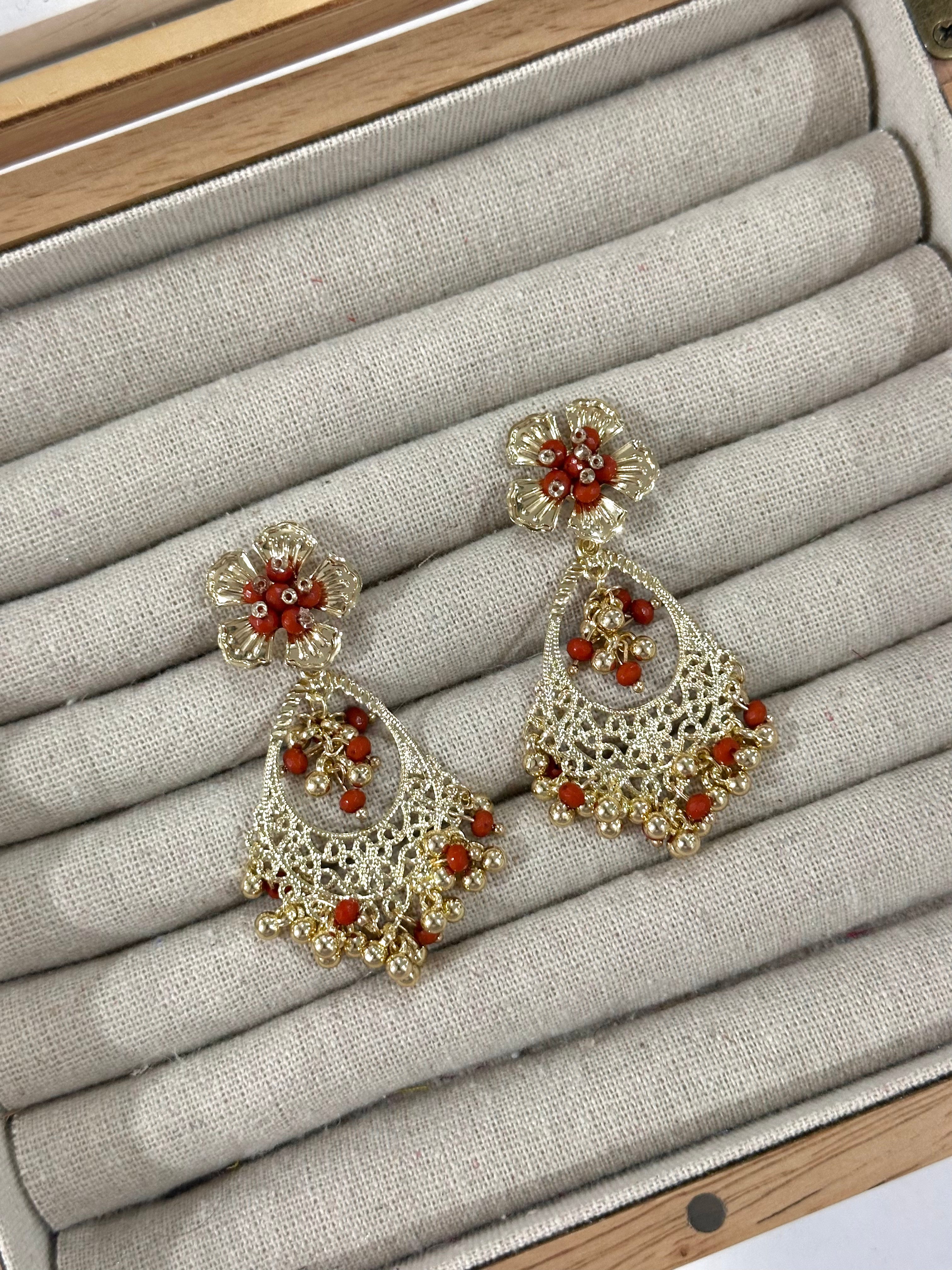 Pendientes Claudia Teja