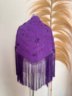 Mantoncillo dolores morado bordado al tono
