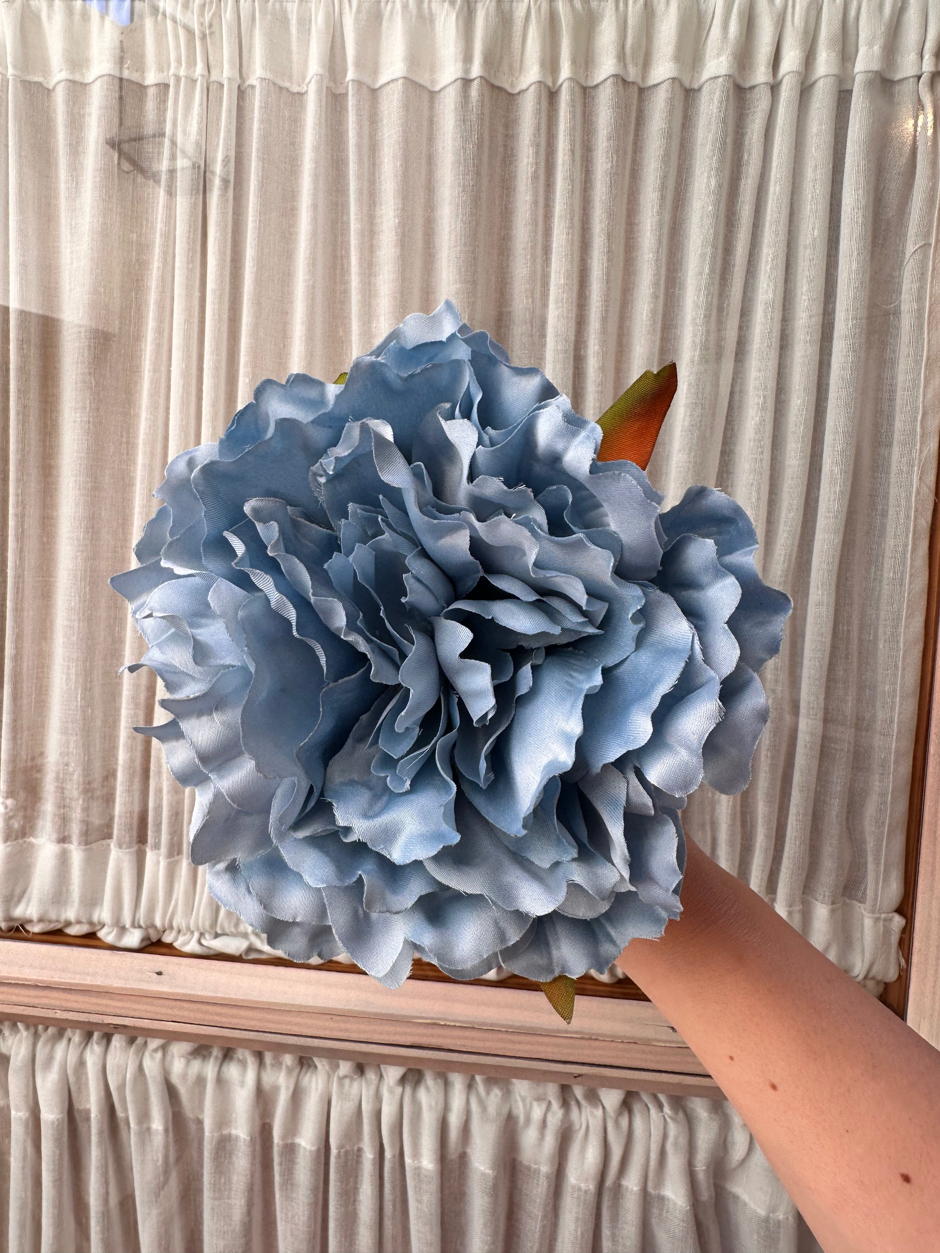 Peonia grande azul grisáceo claro