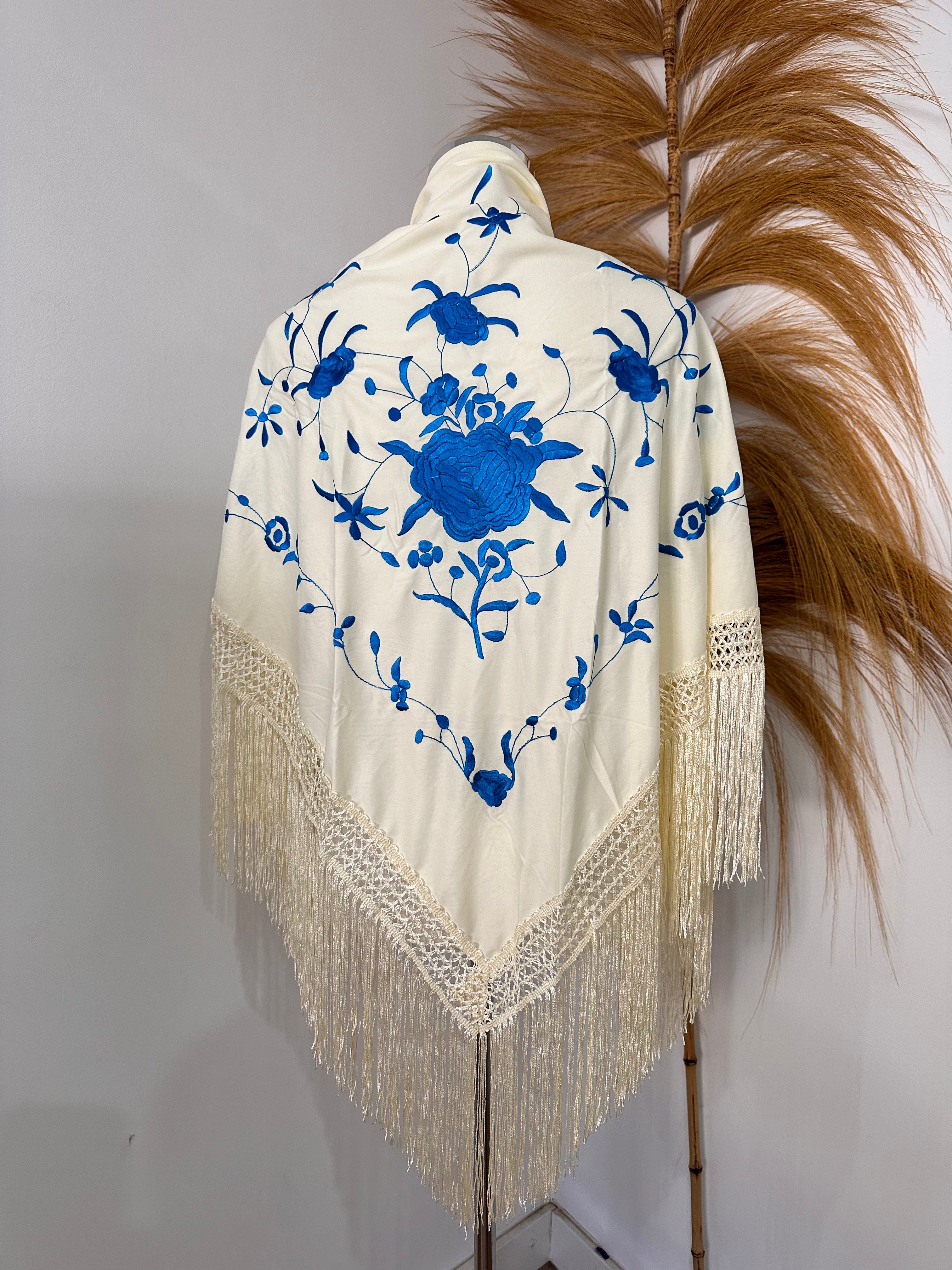 Mantoncillo beige con azul