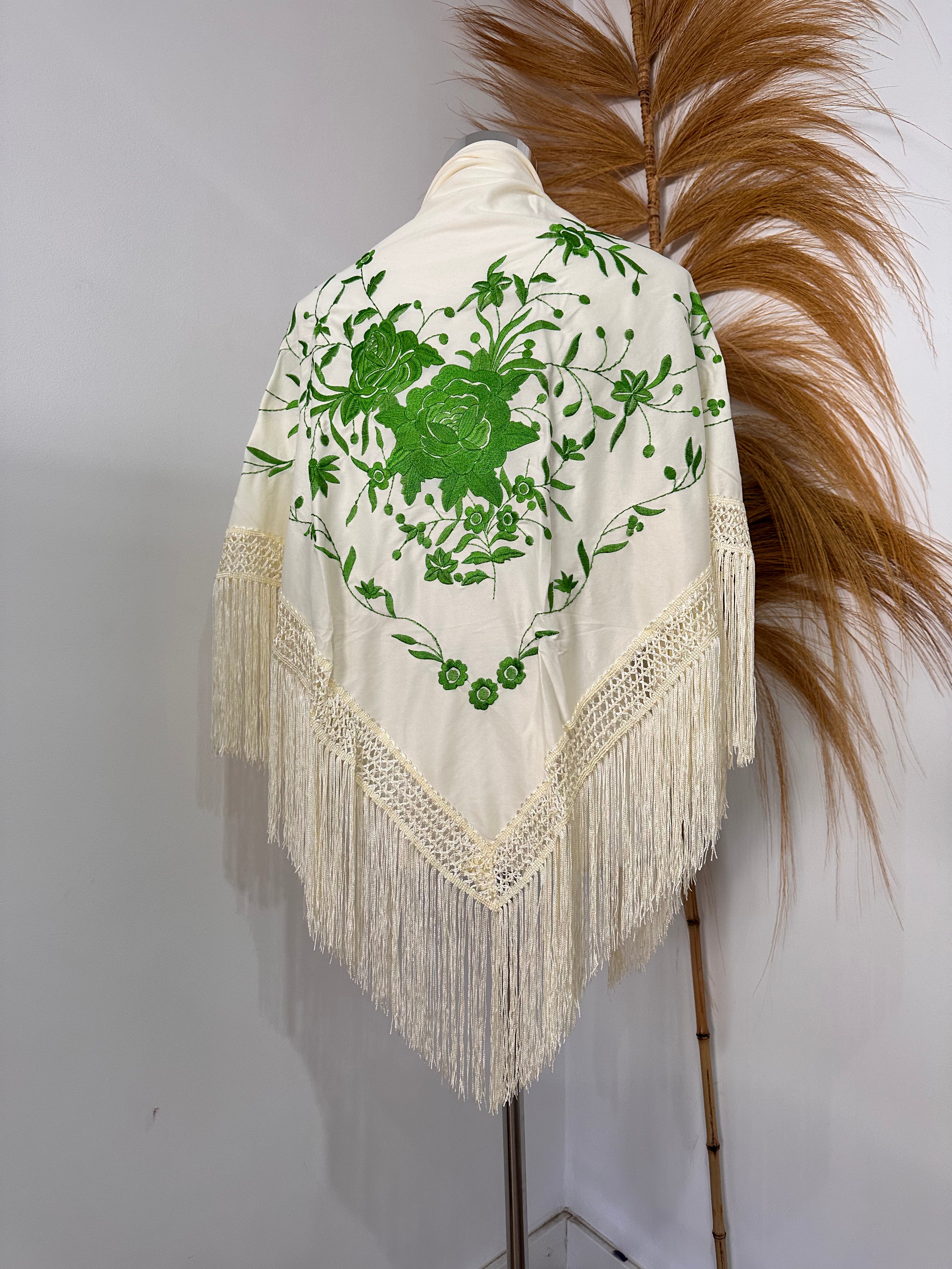 Mantoncillo beige con verde pistacho