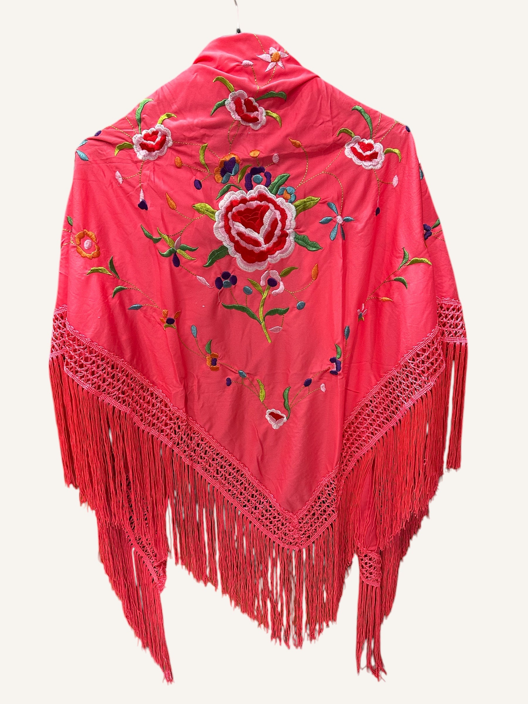 Mantoncillo Coral flúor bordado color