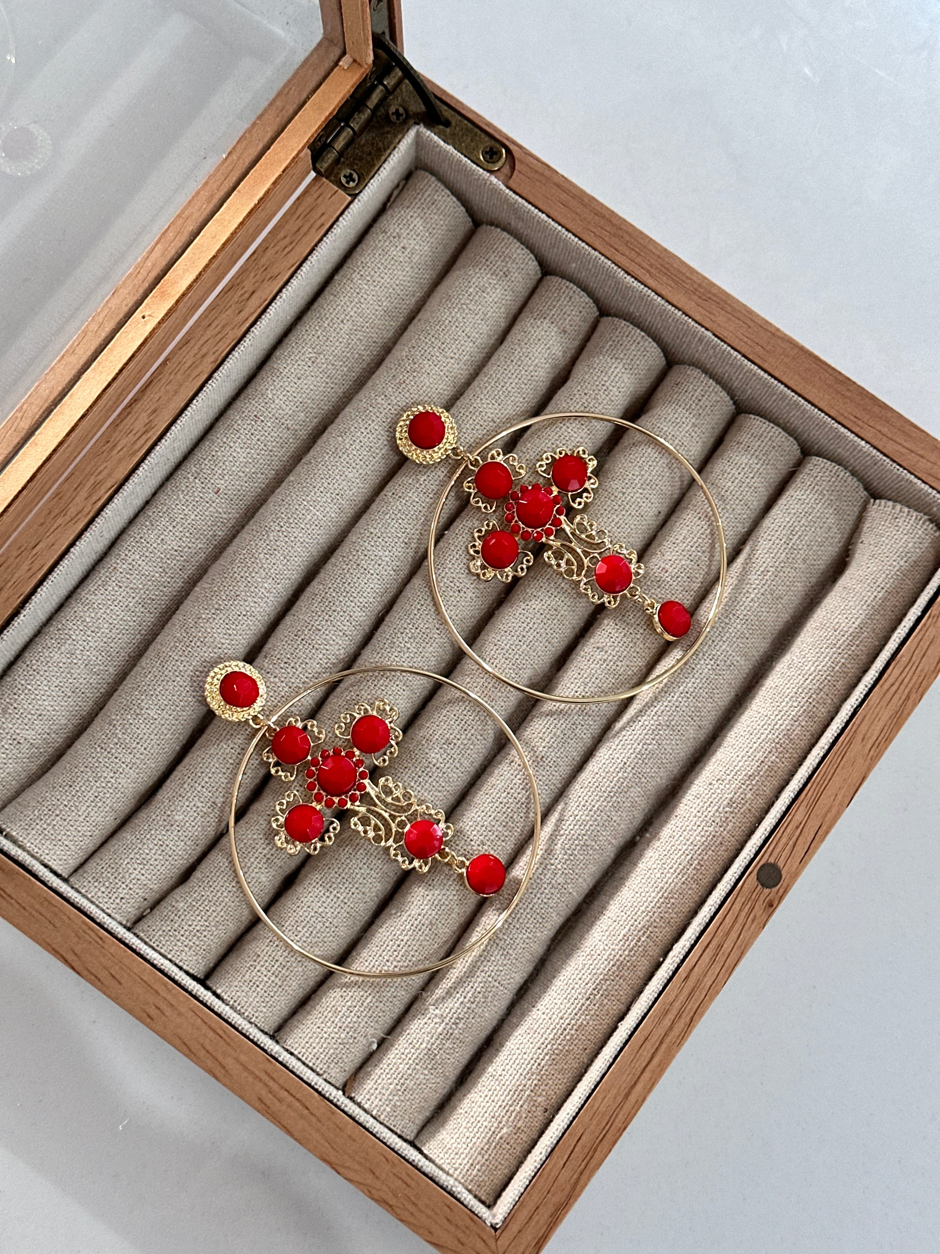 Pendientes Cruz aro rojo