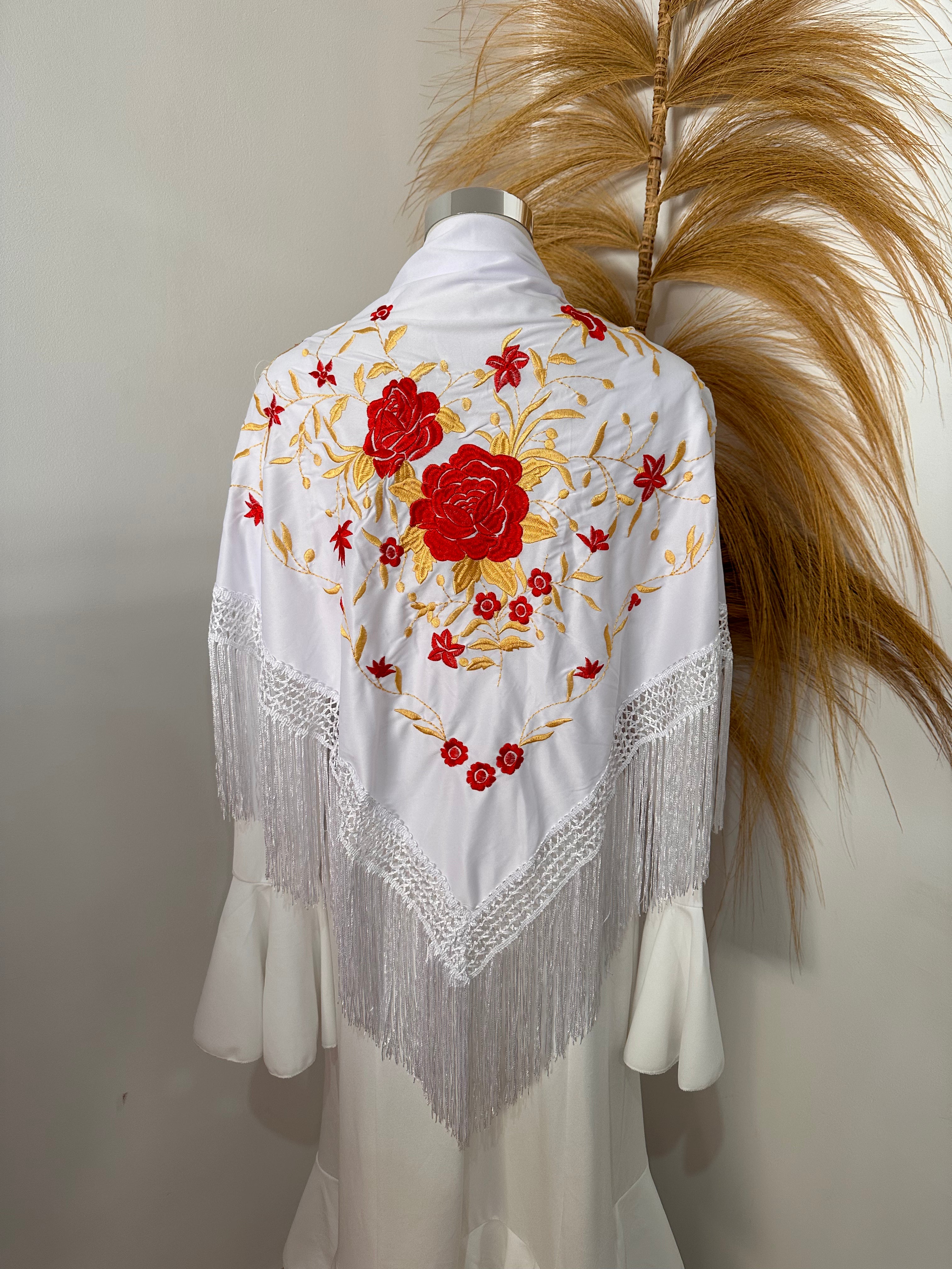 Mantoncillo blanco con bordado rojo y dorado