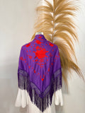 Mantoncillo morado bordado rojo