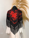 Mantoncillo negro con bordado rojo