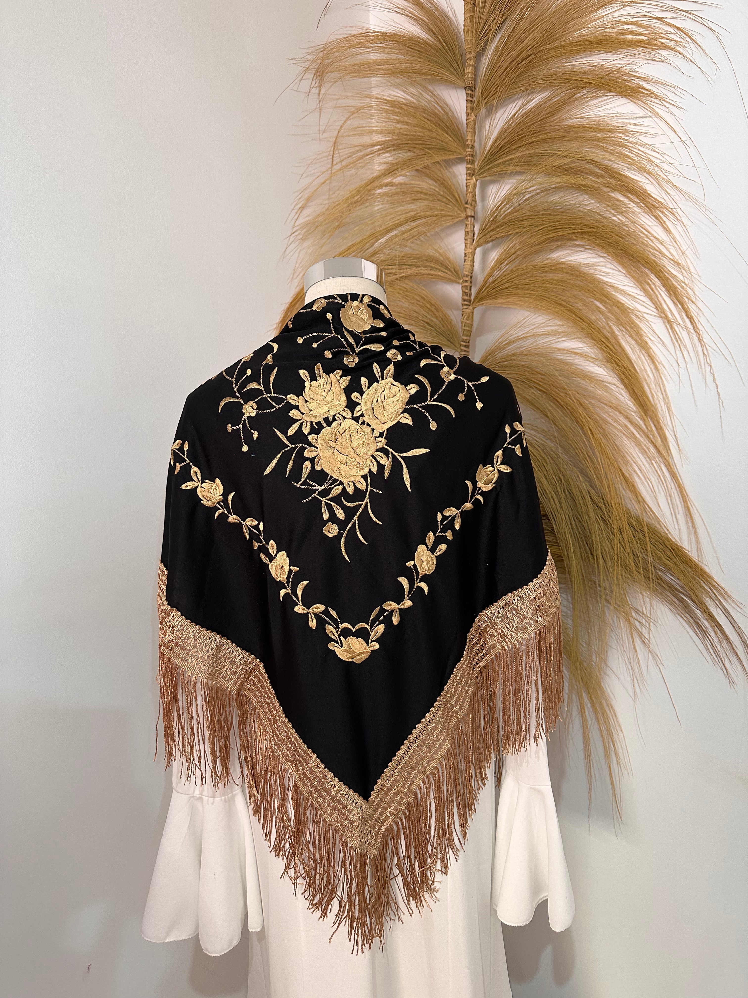 mantoncillo negro con dorado