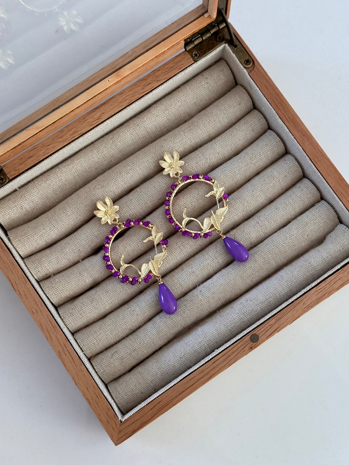 Pendientes selva morado