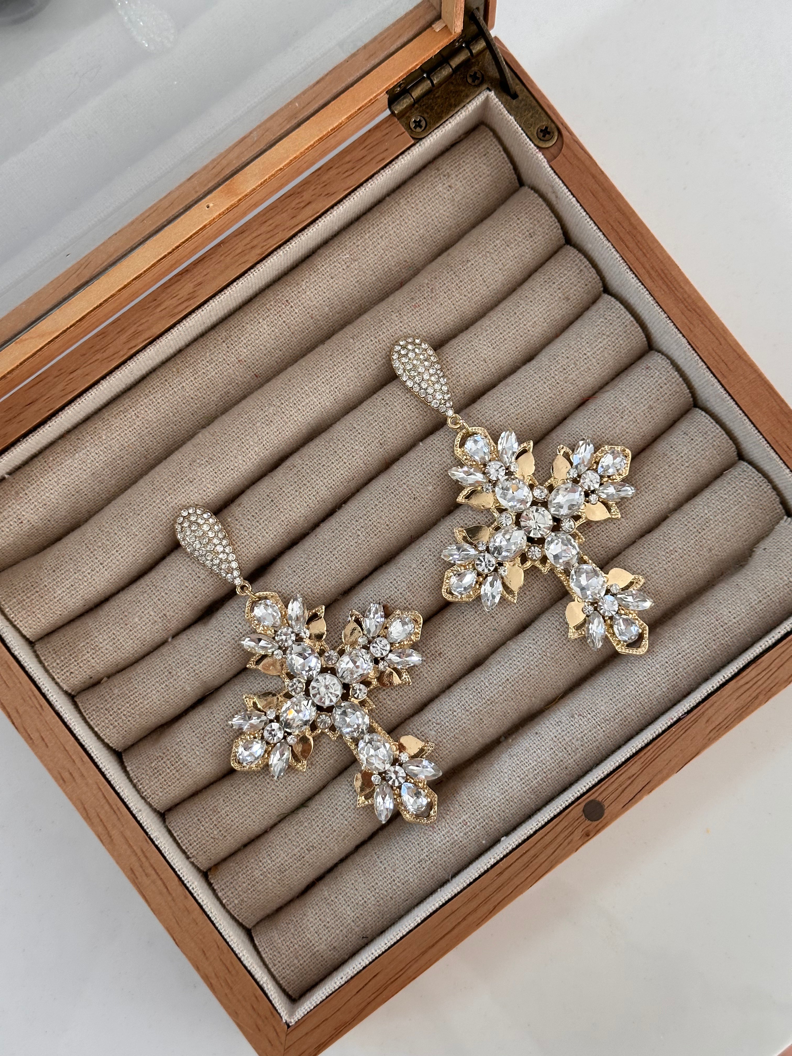 Pendientes Cruz Mayo Blanco