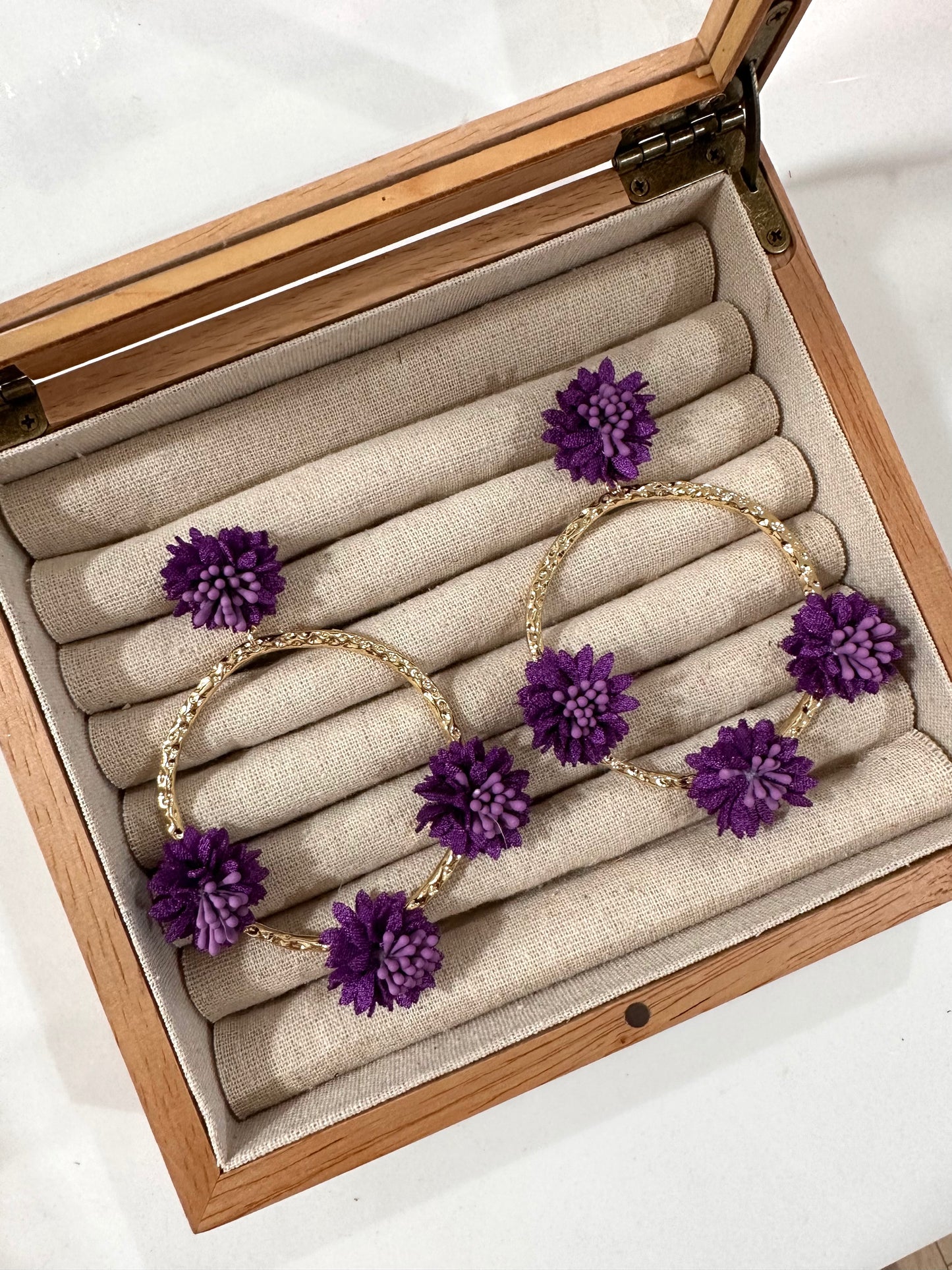 Pendientes primavera morado