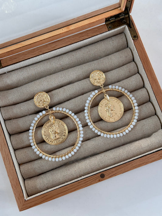 Pendientes monedas blancos