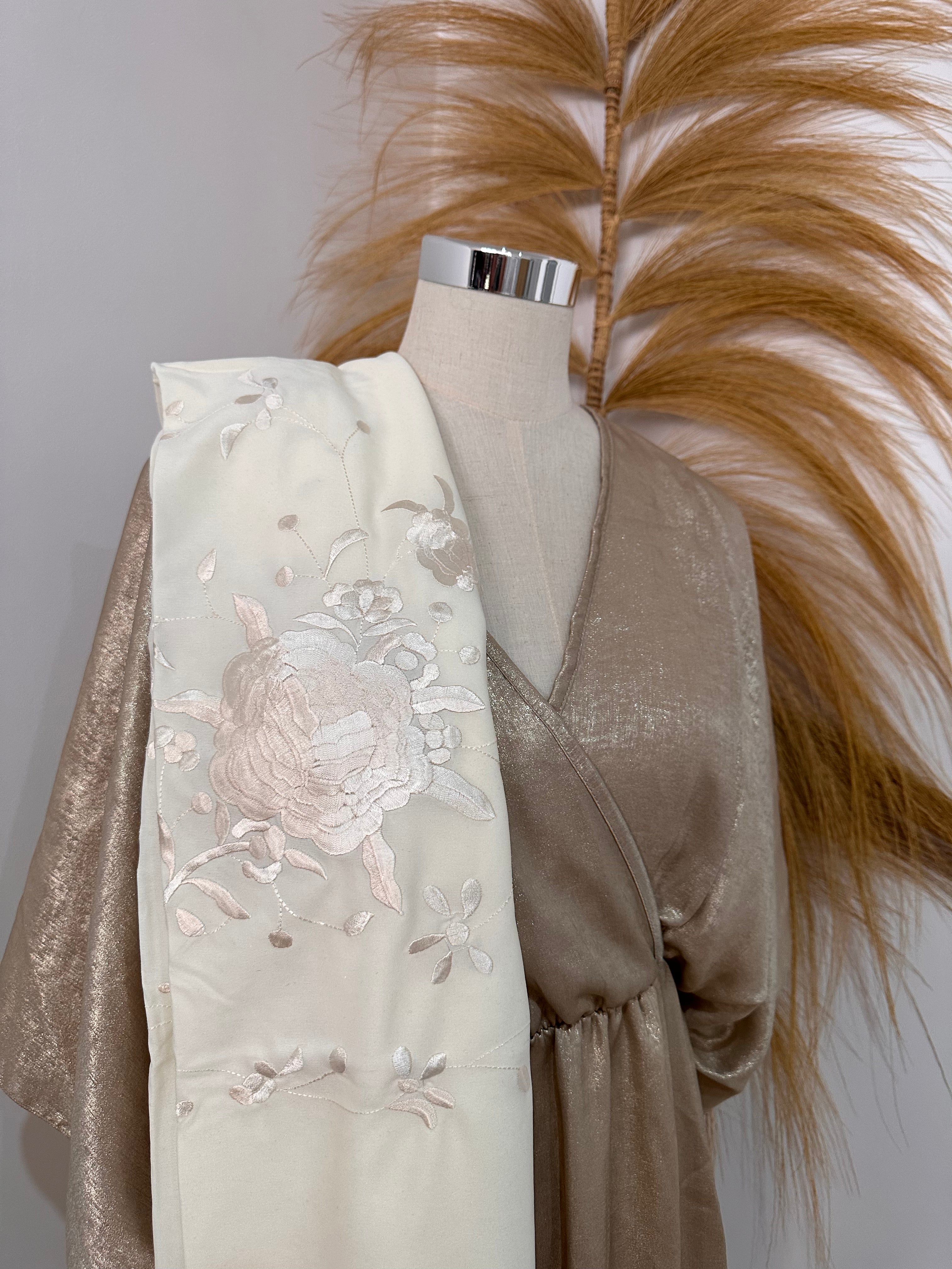 Manton invitada beige al tono