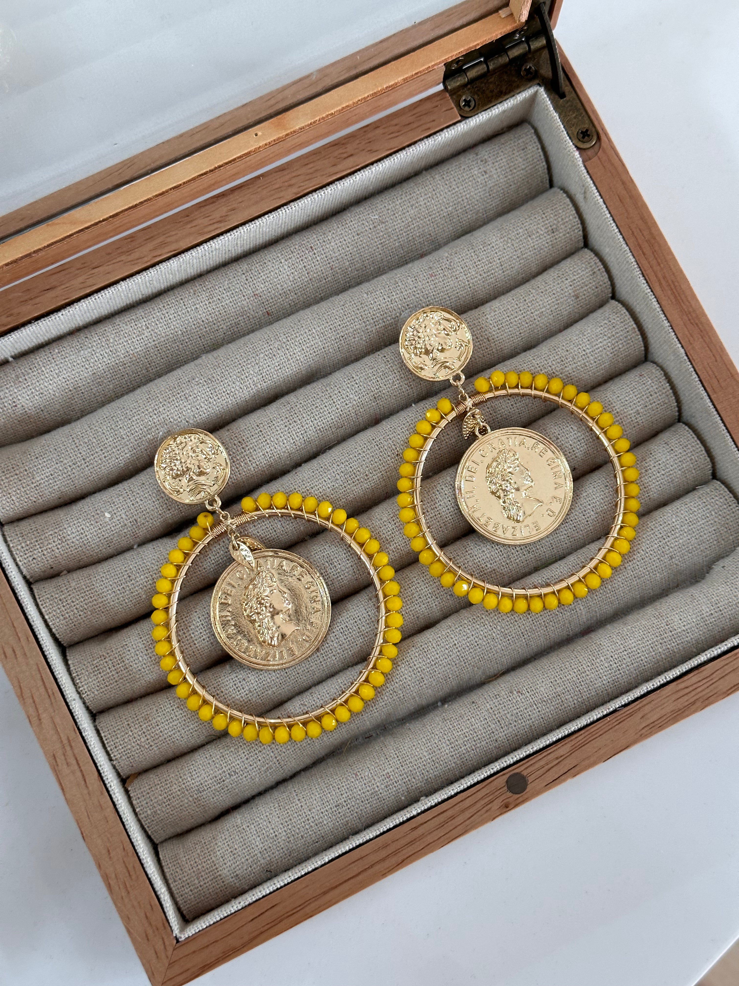 Pendientes moneda amarillo
